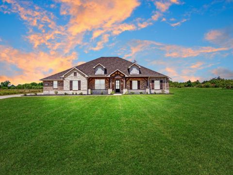 6276 Pyrenean Oak Court, Royse City