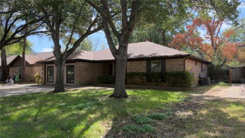 749 James Circle, Burleson, TX 76028 — photo 2
