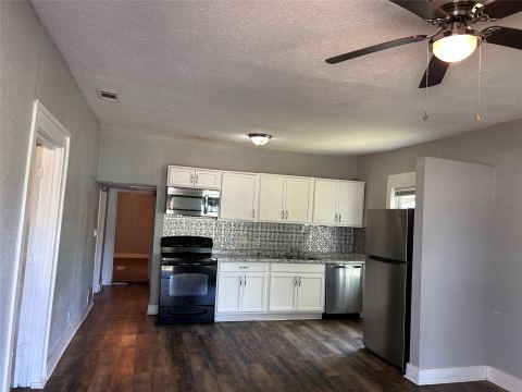 615 S Throckmorton Street, Sherman, TX 75090 — photo 2