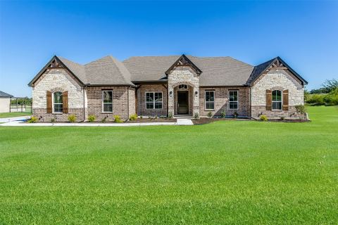 1014 Gonzollas Road, Springtown