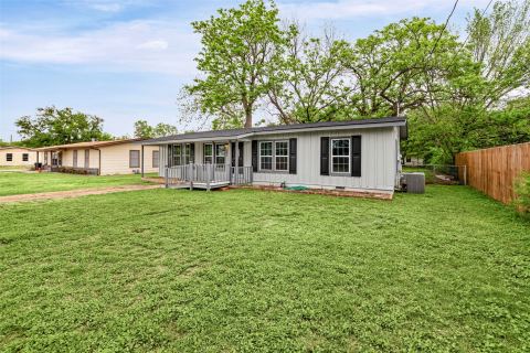 203 S Lancaster Street, Granbury, TX 76048 — photo 3