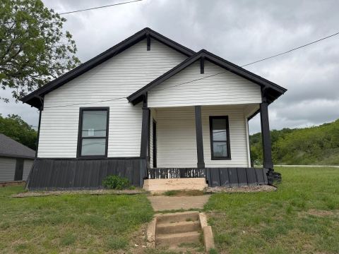 915 1st Street, Mineral Wells