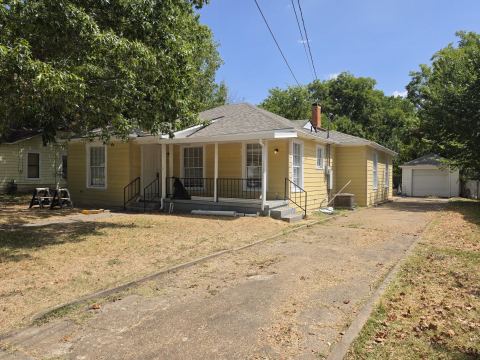 1033 Lockhart, Sherman