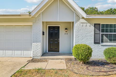 313 Meadowcreek Lane, Garland, TX 75043 — photo 2