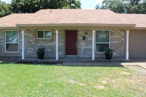 918 Heritage Circle, Garland, TX 75043 — photo 2