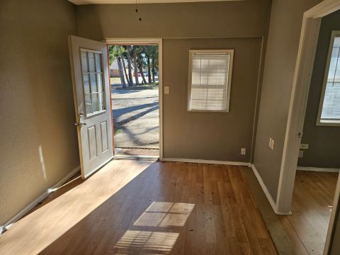 111 W Avenue D A, Garland, TX 75040 — photo 2
