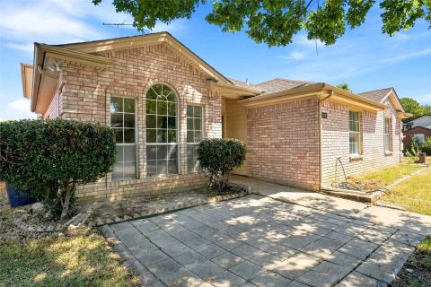 1001 Flower Drive, Arlington, TX 76017 — photo 3