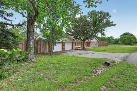 702 El Camino Real, Chico, TX 76431 — photo 3