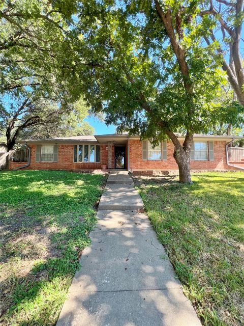 1008 Pine Tree Lane, DeSoto