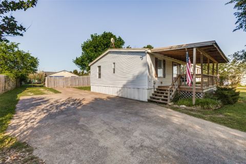 131 Squires Court, Ferris, TX 75125 — photo 3