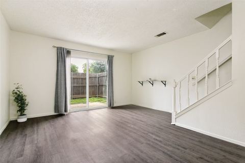 634 W Collins Street, Denton, TX 76201 — photo 3