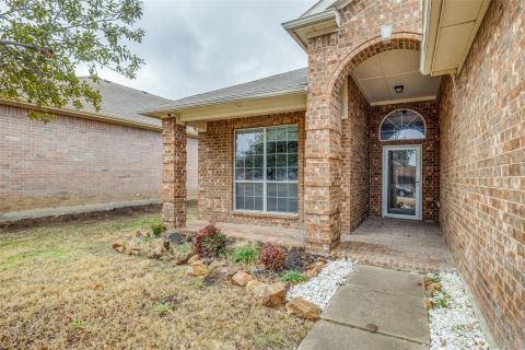 10005 Bull Run, Fort Worth, TX 76177 — photo 2