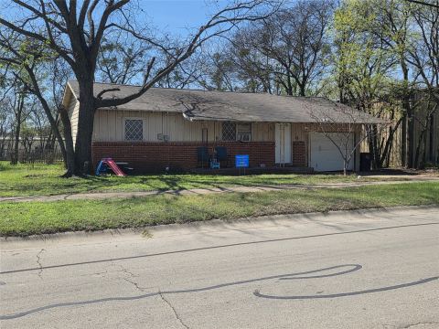 1209 N Anglin Street, Cleburne
