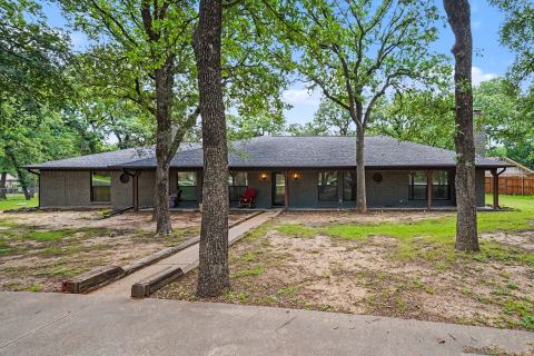1908 Thousand Oaks Drive, Burleson, TX 76028 — photo 2