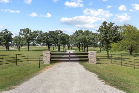 10701 Osburn Road, Pilot Point, TX 76258 — photo 2