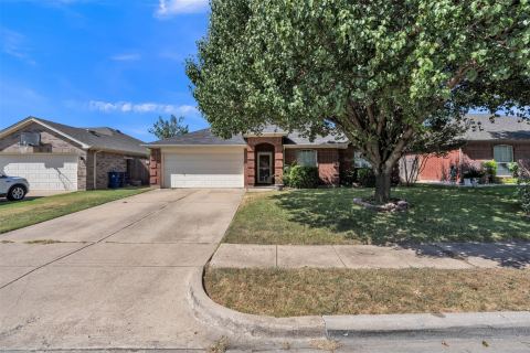 1017 Aaron Drive, Burleson, TX 76028 — photo 3