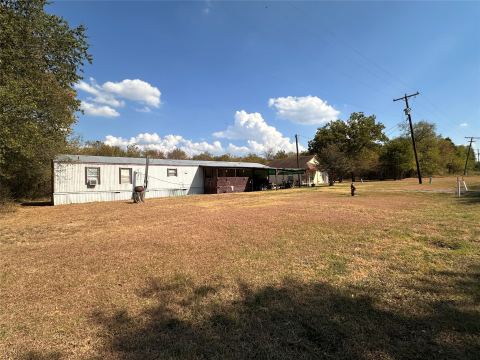 520 N Mlk Avenue, Wortham, TX 76693 — photo 2