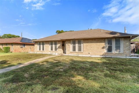 6907 Pickrell Drive, Dallas, TX 75227 — photo 2