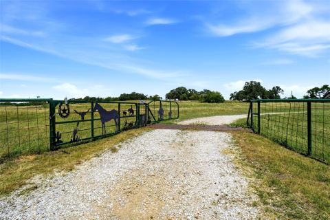 2186 Gilliland Road, Springtown, TX 76082 — photo 3