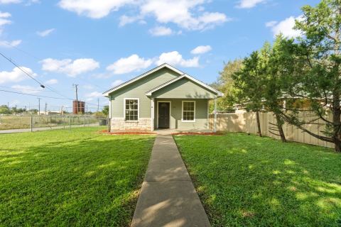 801 Trinity Street, Cleburne