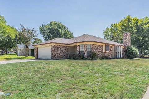 2134 Reverchon Drive, Arlington