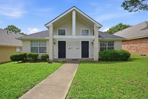 906 W Houston Street, Sherman, TX 75092 — photo 2