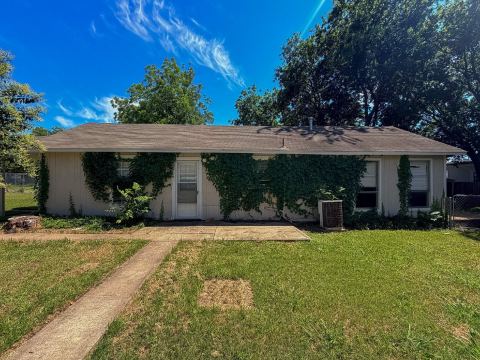 1705 N Robinson Street, Cleburne, TX 76031 — photo 3