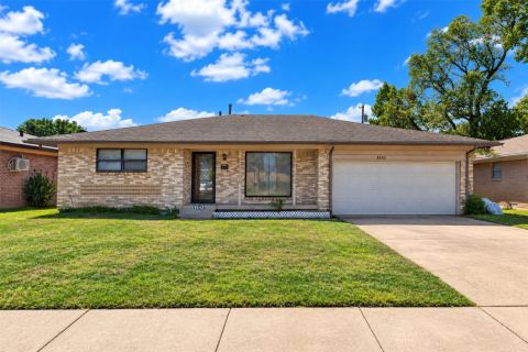 8642 Barclay Street, Dallas
