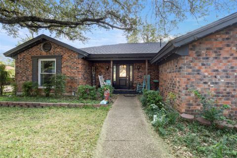 900 Stonelake Drive, Cleburne, TX 76033 — photo 3