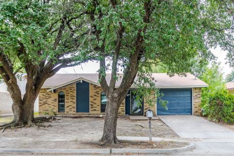 2633 Santa Anna Drive, Grand Prairie, TX 75052 — photo 2