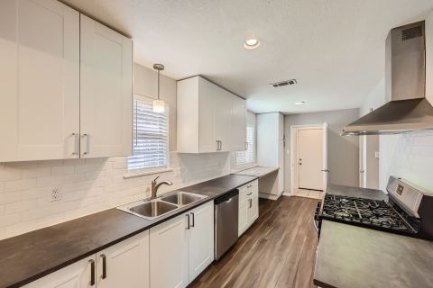 2309 Woodlawn Drive, Ennis, TX 75119 — photo 2