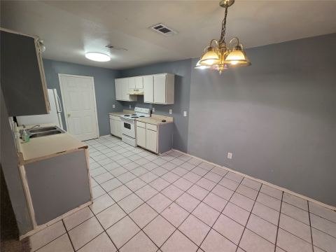 900 Naomi Lane A, Arlington, TX 76011 — photo 2