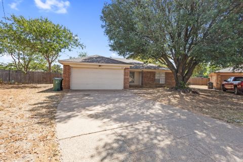 6229 Maple Springs Drive, Arlington, TX 76001 — photo 3