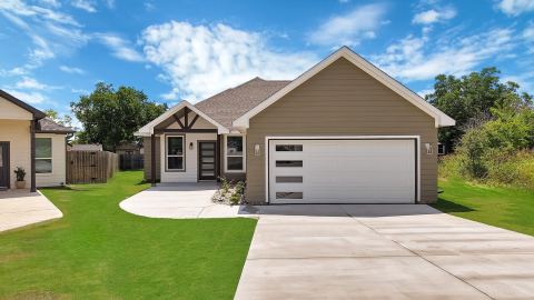 5115 Waterbury Court, Granbury