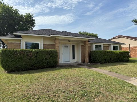 206 E Ridgegate Drive, Garland, TX 75040 — photo 2