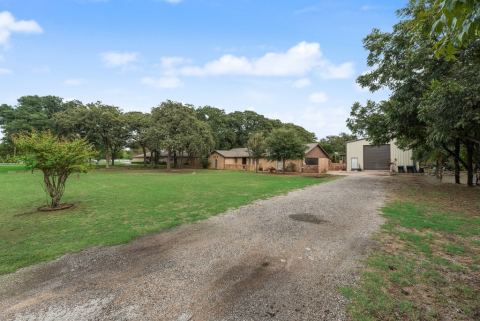 22 Spring Oaks Road, Burleson, TX 76028 — photo 3