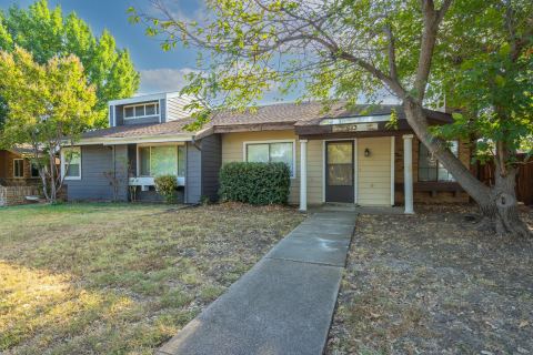 613 Hunters Glen Street, Lewisville, TX 75067 — photo 2