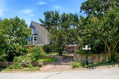 2011 Ridgemont Court, Arlington, TX 76012 — photo 2