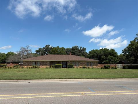 1210 W Westhill Drive, Cleburne, TX 76033 — photo 2