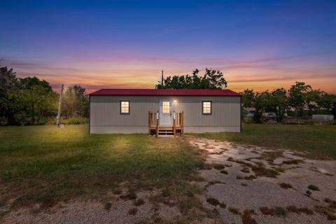 1657 E 2nd Street, Cleburne