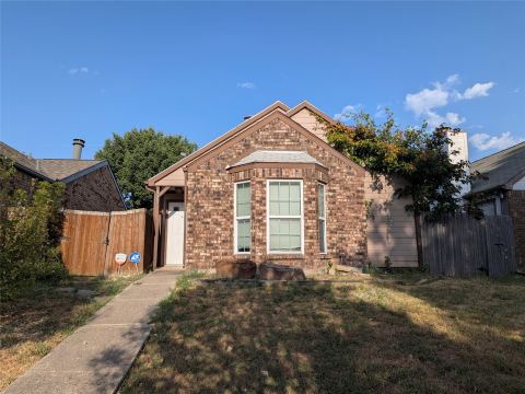 323 Teakwood Lane, Lewisville, TX 75067 — photo 2