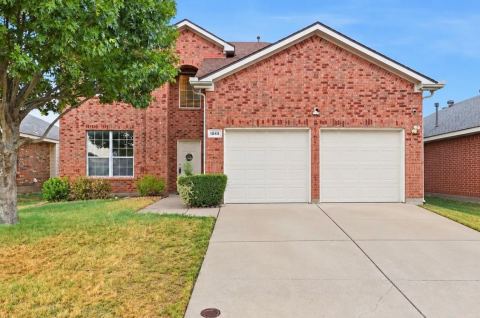 1048 Twin Brooks Drive, Grand Prairie
