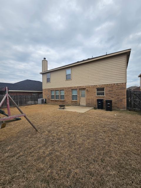 824 Green Heath Avenue, Fort Worth, TX 76120 — photo 2