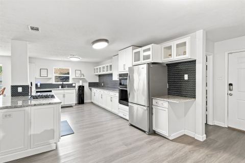 2021 Meadowcreek Drive, Plano