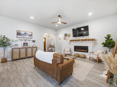 956 Sam Street, Springtown, TX 76082 — photo 2