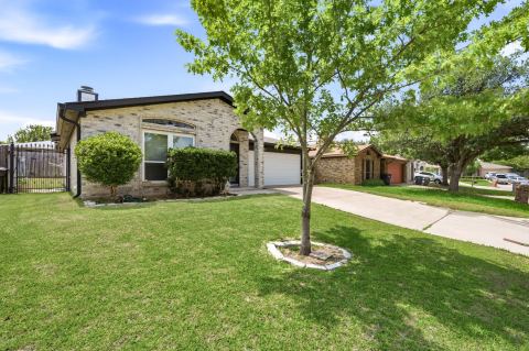 7921 Gardengate Lane, Fort Worth, TX 76137 — photo 2