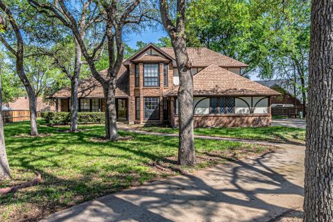 8808 Sylvan Court, Fort Worth, TX 76120 — photo 2