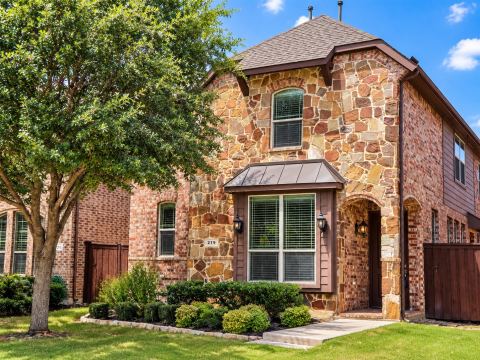 219 Carrington Lane, Lewisville, TX 75067 — photo 2