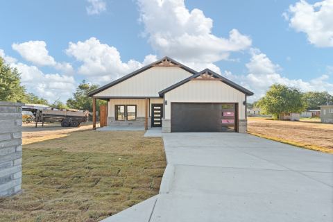 5431 arrowhead Drive, Granbury, TX 76048 — photo 2