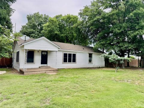 1197 FM 697, Sherman